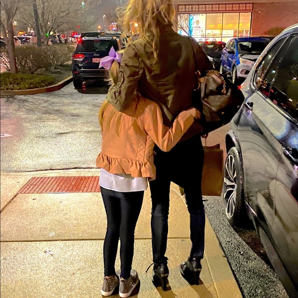 Meet your Posher, Erica - Picture 3 of 13